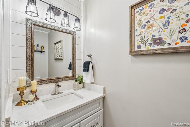2353 Chestnut Bend, Howell, MI 48855