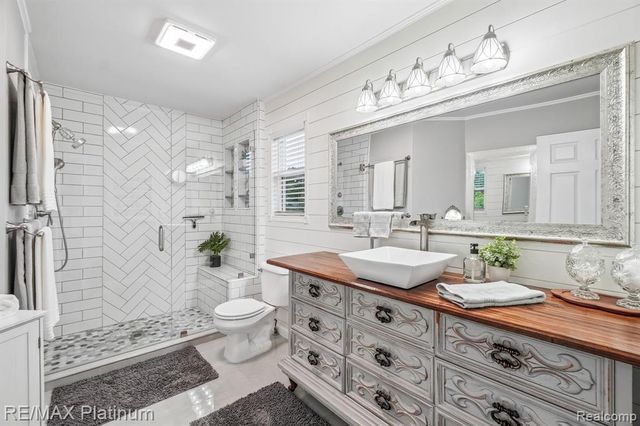 2353 Chestnut Bend, Howell, MI 48855