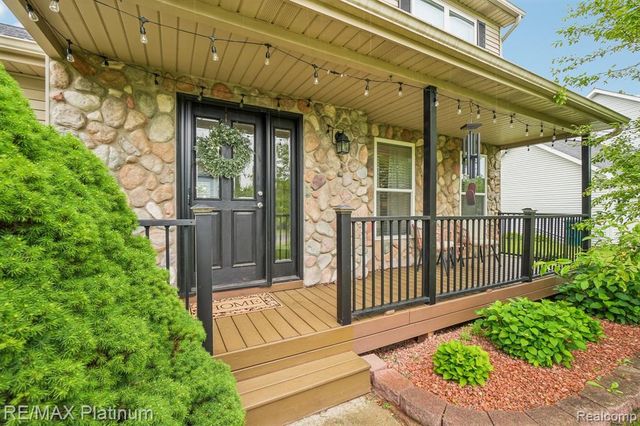 2353 Chestnut Bend, Howell, MI 48855