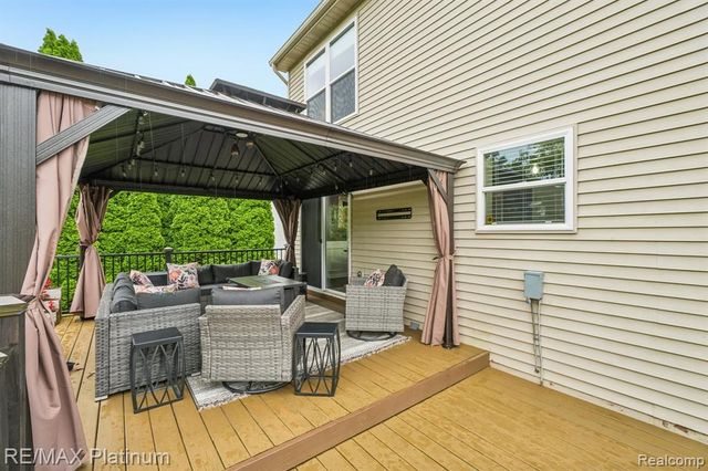 2353 Chestnut Bend, Howell, MI 48855
