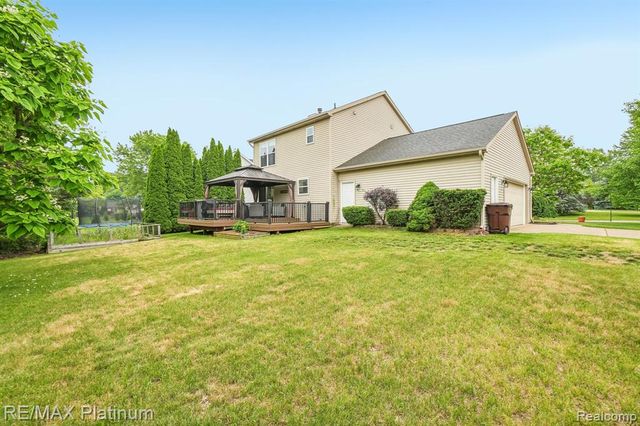 2353 Chestnut Bend, Howell, MI 48855
