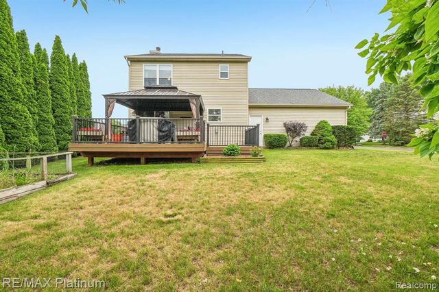 2353 Chestnut Bend, Howell, MI 48855