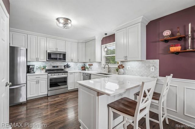2353 Chestnut Bend, Howell, MI 48855