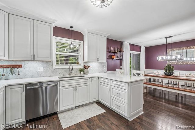 2353 Chestnut Bend, Howell, MI 48855