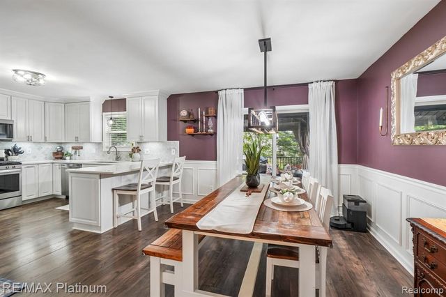 2353 Chestnut Bend, Howell, MI 48855