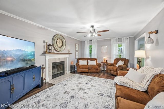 2353 Chestnut Bend, Howell, MI 48855