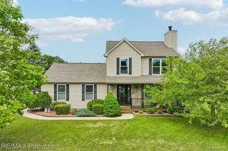 2353 Chestnut Bend, Howell, MI 48855