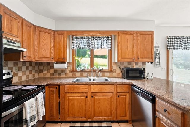 195 Brimfield Road, Monson, MA 01057
