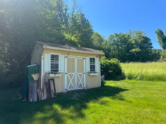 195 Brimfield Road, Monson, MA 01057