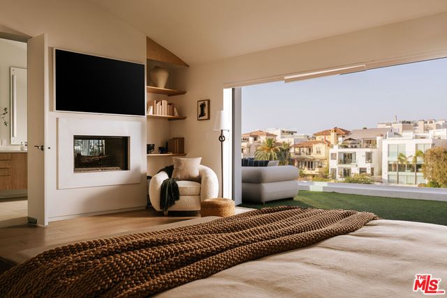 5418 Pacific Avenue, Marina Del Rey, CA 90292
