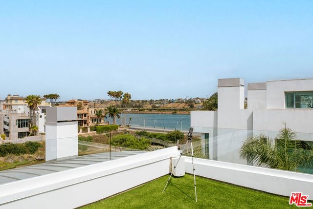 5418 Pacific Avenue, Marina Del Rey, CA 90292