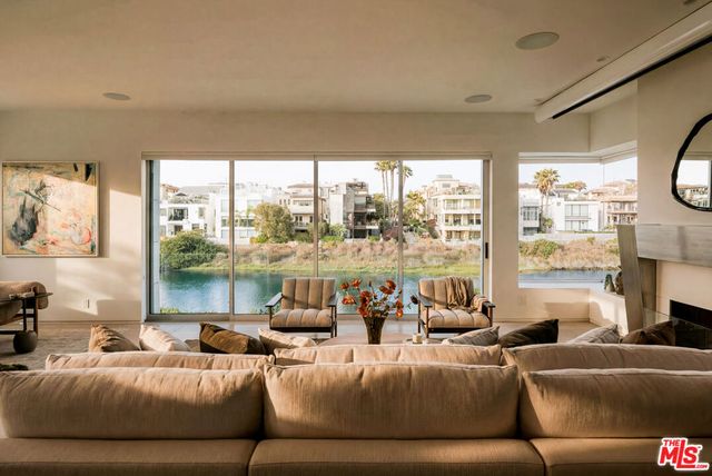 5418 Pacific Avenue, Marina Del Rey, CA 90292