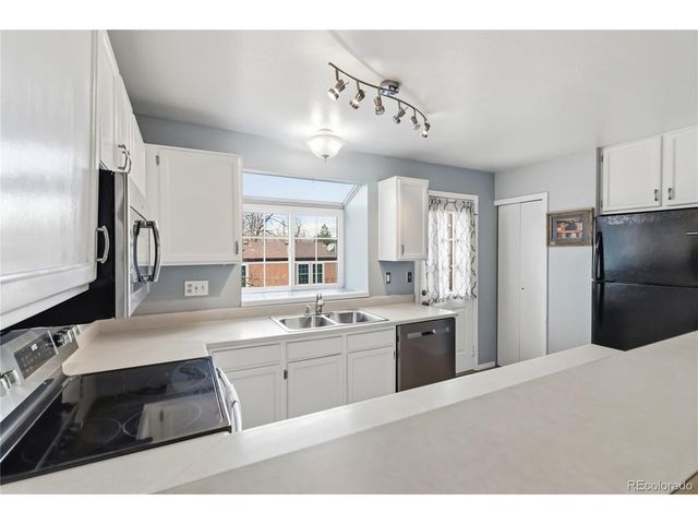 1219 S Flower Cir B, Lakewood, CO 80232