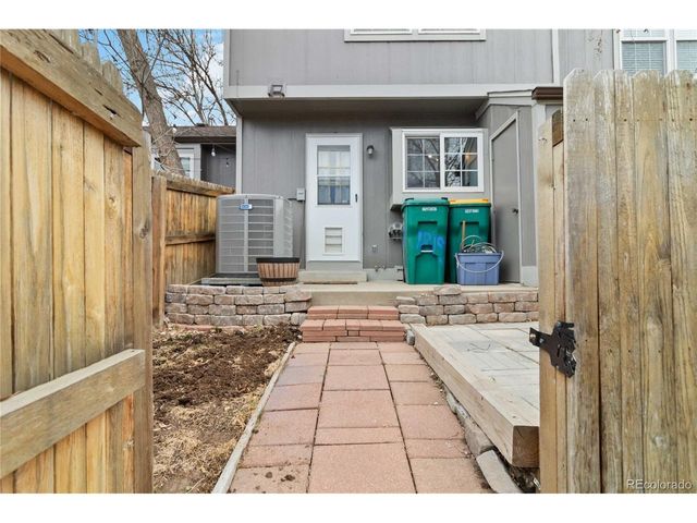 1219 S Flower Cir B, Lakewood, CO 80232