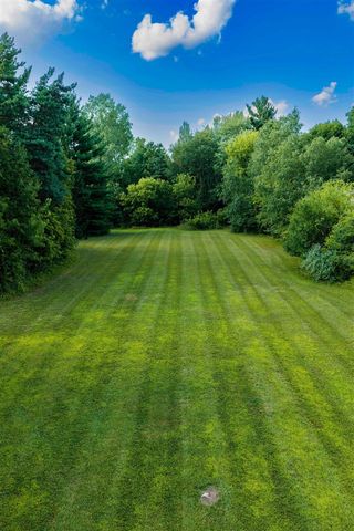 951 E Square Lake, Troy, MI 48085