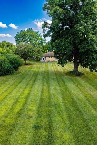 951 E Square Lake, Troy, MI 48085