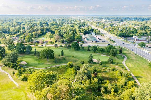 951 E Square Lake, Troy, MI 48085