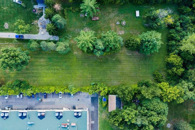 951 E Square Lake, Troy, MI 48085