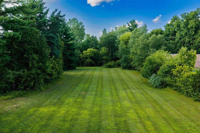 951 E Square Lake, Troy, MI 48085