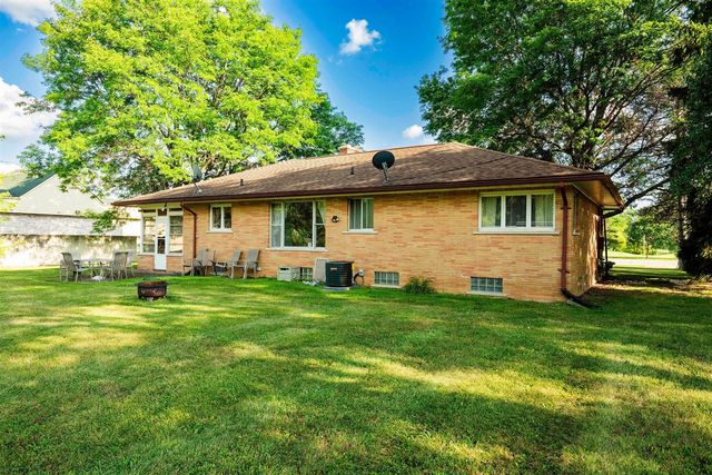 951 E Square Lake, Troy, MI 48085