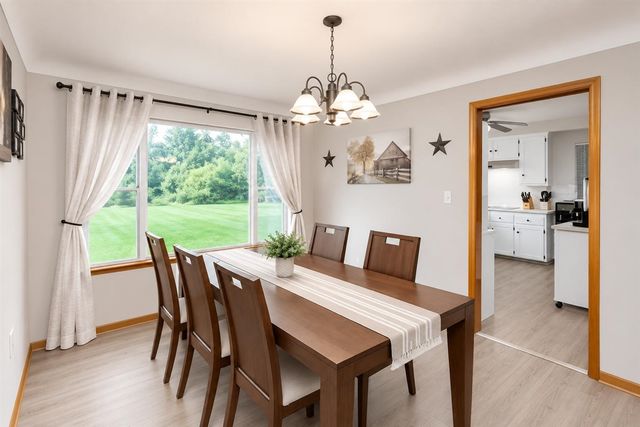 951 E Square Lake, Troy, MI 48085