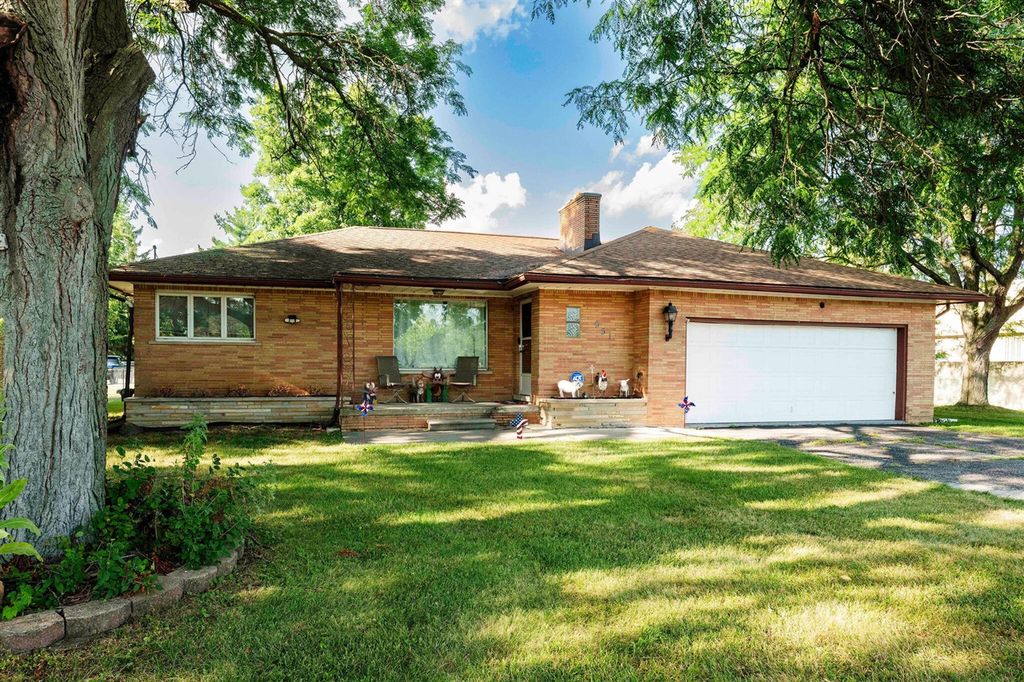951 E Square Lake, Troy, MI 48085