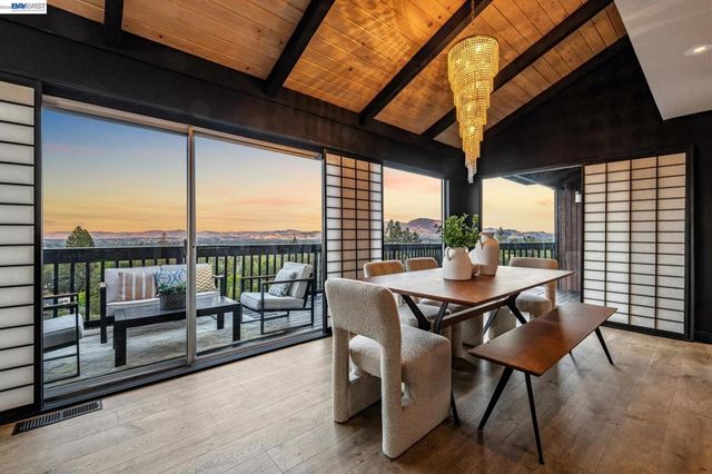 15 Surmont Ct, Lafayette, CA 94549