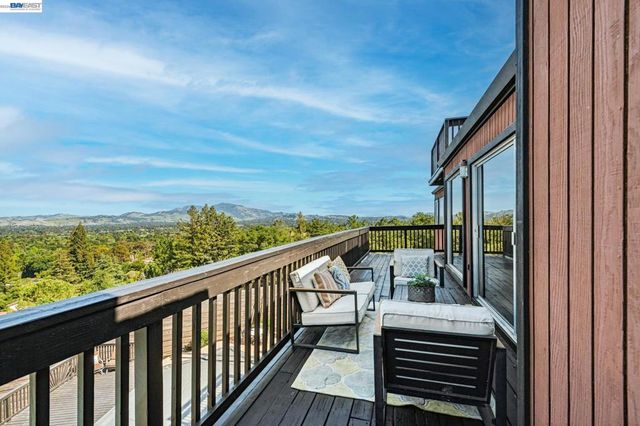 15 Surmont Ct, Lafayette, CA 94549