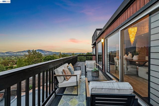 15 Surmont Ct, Lafayette, CA 94549