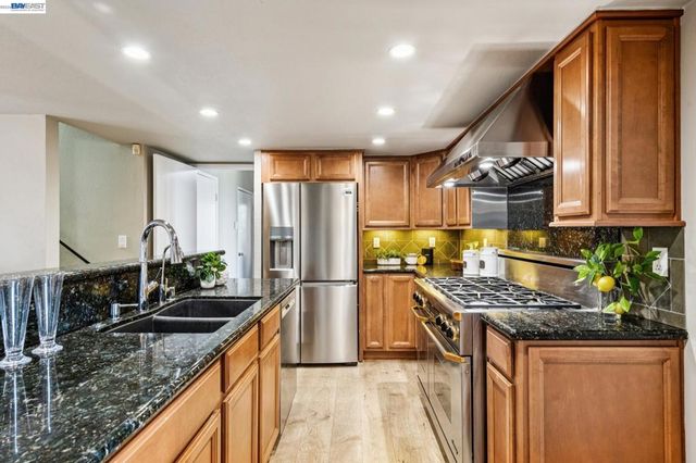 15 Surmont Ct, Lafayette, CA 94549