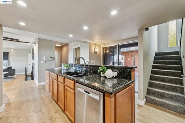 15 Surmont Ct, Lafayette, CA 94549
