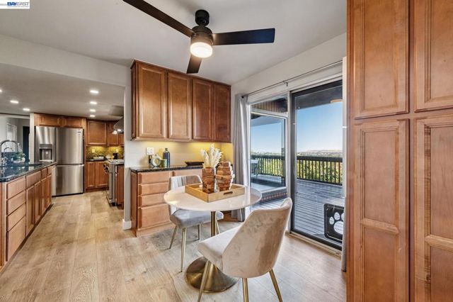 15 Surmont Ct, Lafayette, CA 94549