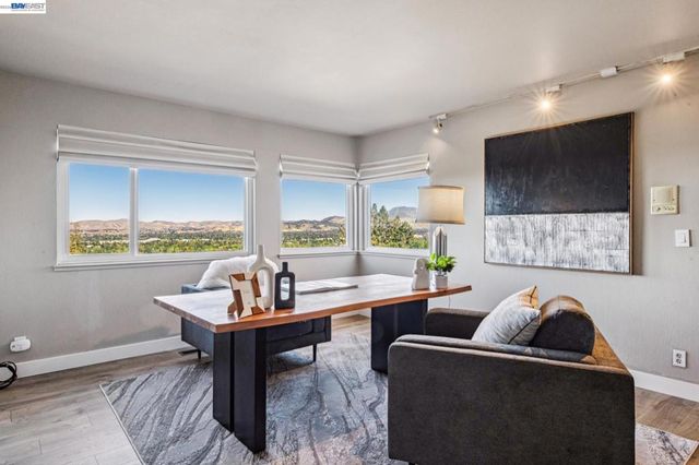 15 Surmont Ct, Lafayette, CA 94549