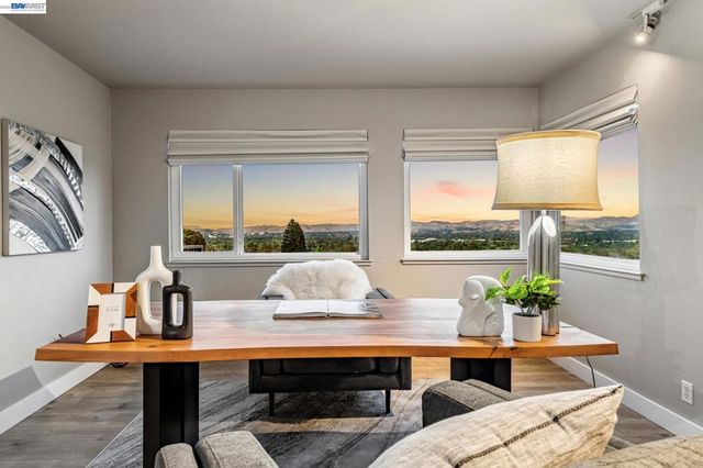 15 Surmont Ct, Lafayette, CA 94549