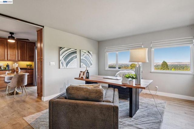 15 Surmont Ct, Lafayette, CA 94549