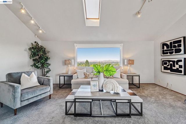15 Surmont Ct, Lafayette, CA 94549