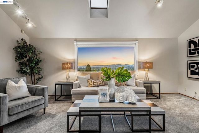15 Surmont Ct, Lafayette, CA 94549