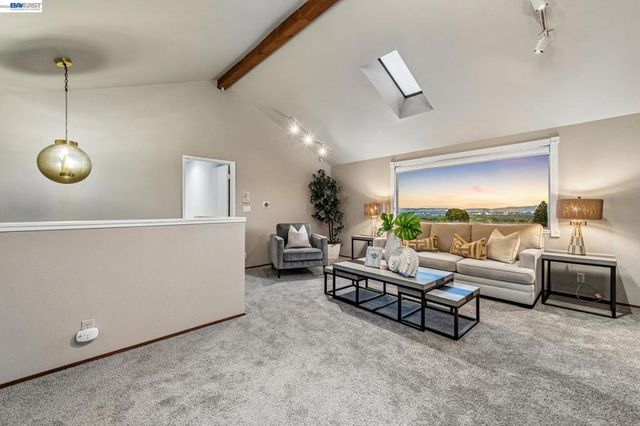 15 Surmont Ct, Lafayette, CA 94549