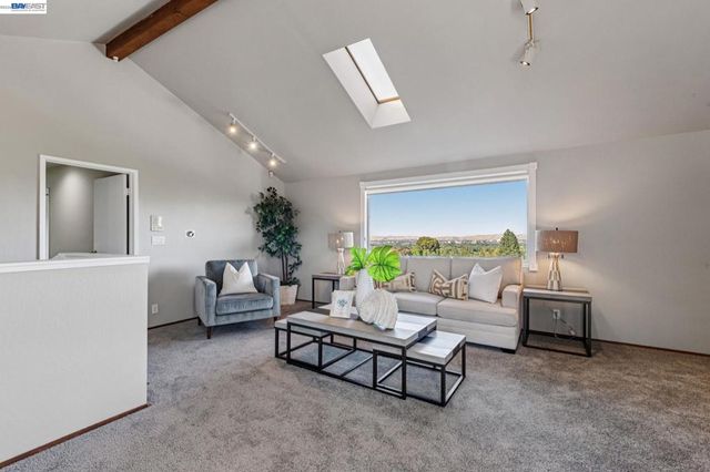 15 Surmont Ct, Lafayette, CA 94549
