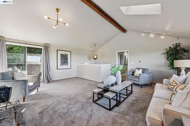 15 Surmont Ct, Lafayette, CA 94549