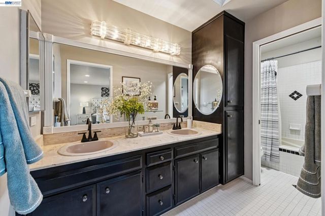 15 Surmont Ct, Lafayette, CA 94549