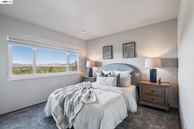 15 Surmont Ct, Lafayette, CA 94549
