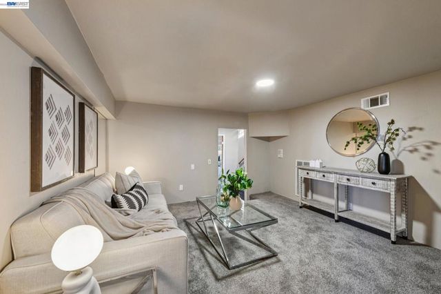 15 Surmont Ct, Lafayette, CA 94549