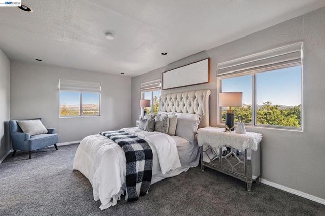 15 Surmont Ct, Lafayette, CA 94549