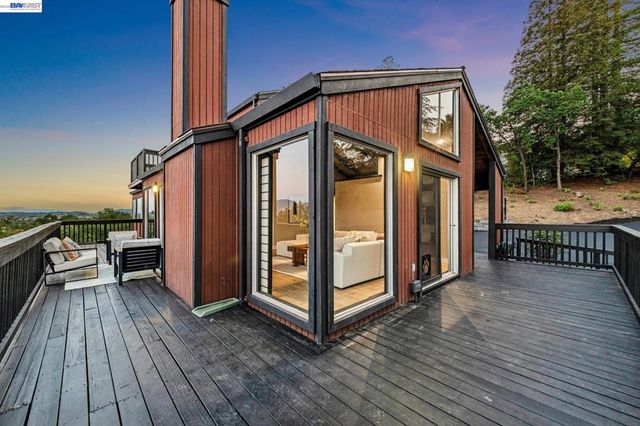 15 Surmont Ct, Lafayette, CA 94549