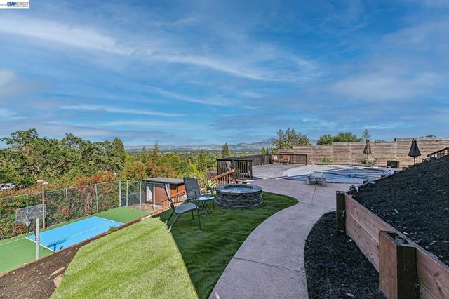 15 Surmont Ct, Lafayette, CA 94549