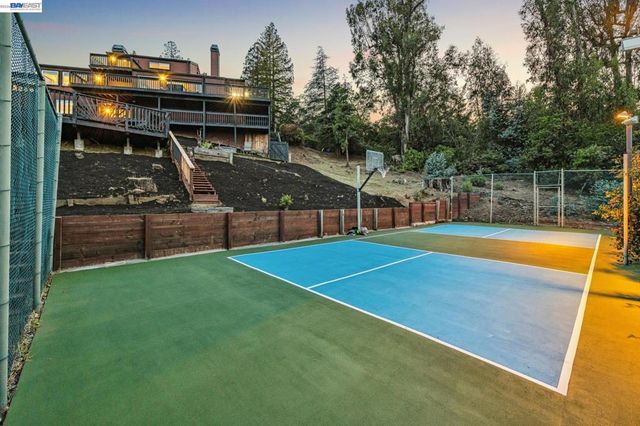 15 Surmont Ct, Lafayette, CA 94549