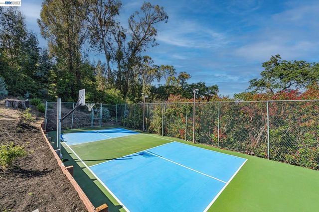 15 Surmont Ct, Lafayette, CA 94549
