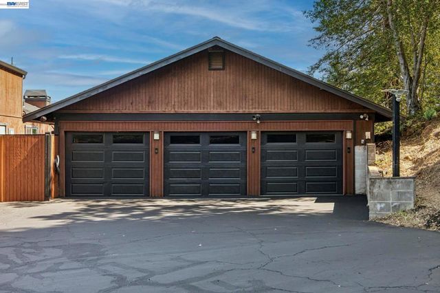 15 Surmont Ct, Lafayette, CA 94549