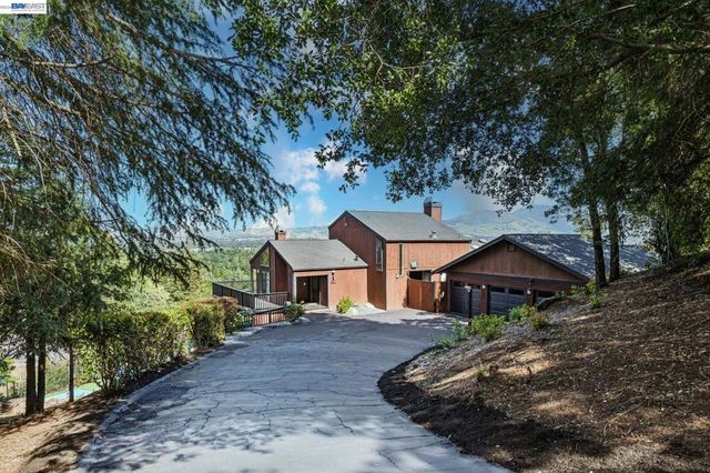 15 Surmont Ct, Lafayette, CA 94549